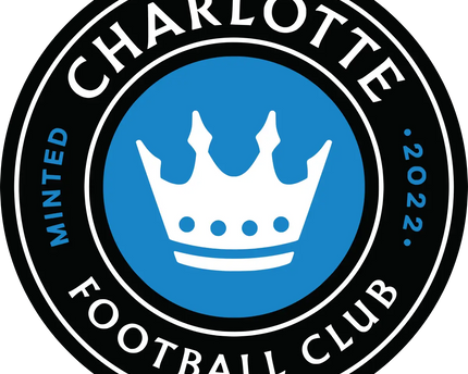 Logotipo circolare blu e bianco con corona stilizzata su sfondo blu e testo charlotte football club intorno