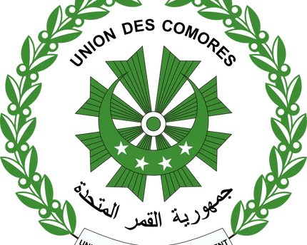 Emblema verde con design a stella, luna crescente, cinque stelle bianche e rami d’alloro nella collezione comoros