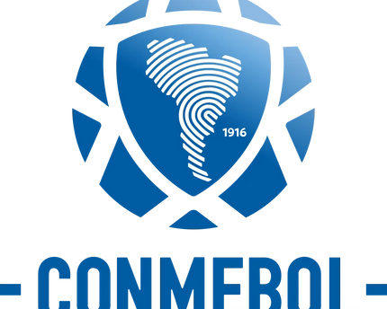 Logo blu a forma di scudo con impronta bianca del sud america anno 1916 e scritta conmebol in blu