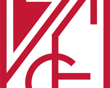 Cresta a scudo rosso e bianco con monogramma fc stilizzato, pallone da calcio e simbolo a fiamma nella collezione granada