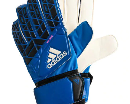 Guantoni da calcio adidas blu e bianchi con pannelli di presa neri e texture sul retro.