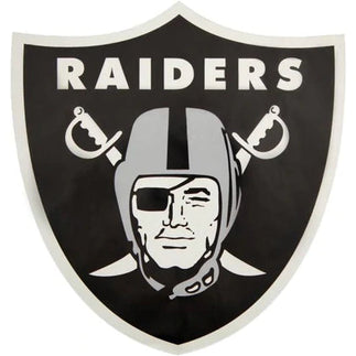 Logo decal nero e argento dei las vegas raiders con figura elmetto e spade incrociate sullo sfondo