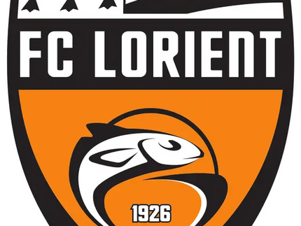 Il crest ufficiale del fc lorient con scudo a strisce orizzontali bianche e nere sopra campo arancione con pesce stilizzato