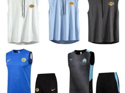 Tre canotte con cappuccio lakers in bianco, azzurro e grigio scuro nella collezione maglie smanicate e kit maglie smanicate