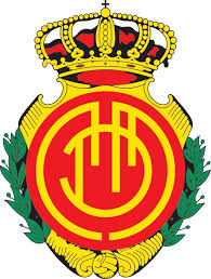 L’emblema mallorca è uno stemma circolare rosso e giallo con lettere intrecciate, corona dorata e rami di alloro verdi.