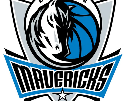Il logo dei dallas mavericks mostra una testa di cavallo nero e bianco su un pallone blu in uno scudo emblematico.