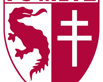 Il stemma del fc metz presenta uno scudo rosso e bianco con un drago stilizzato a sinistra e una croce a destra