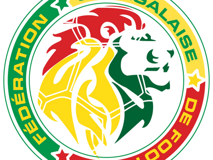 L’emblema ufficiale della federazione calcistica senegalese con leone stilizzato e criniera rossa gialla e verde su sfondo bianco