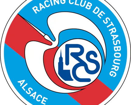Il logo circolare del racing club de strasbourg alsace con un cavallo bianco stilizzato su sfondo blu e rosso