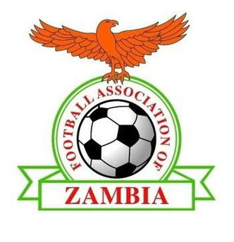 L’emblema zambia mostra un’aquila arancione sopra un pallone da calcio nero e bianco con testo verde e rosso