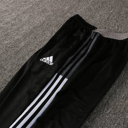 Kit Felpa Bianca + Tuta Nera Juventus 2021/22