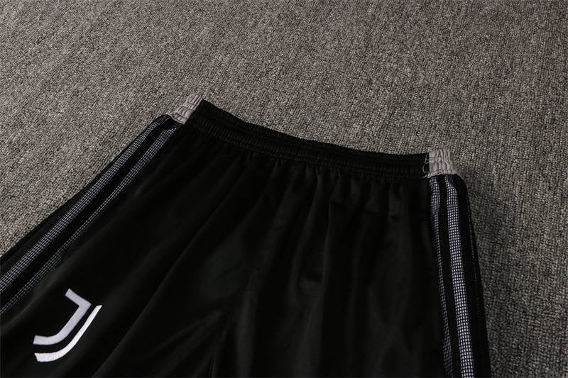 Kit Felpa Bianca + Tuta Nera Juventus 2021/22