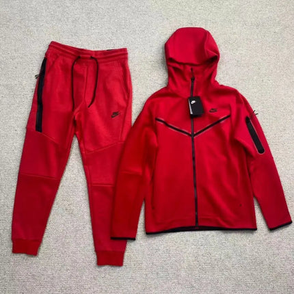 Kit felpa con cappuccio nike tech e tuta rossa 2021 22 replica in fleece tecnico con dettagli neri