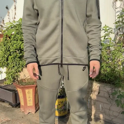 Felpa con cappuccio nike tech fleece verde oliva con zip nera e rifiniture nere modello 2021/22 replica