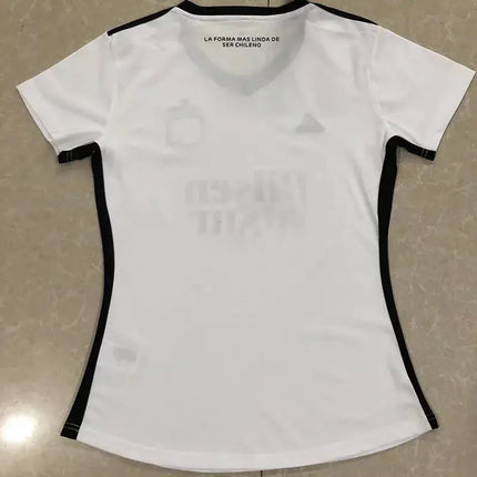 Maglia bianca donna colo-colo home 2022 23 con logo grigio sottile e bordi neri su maniche e fianchi