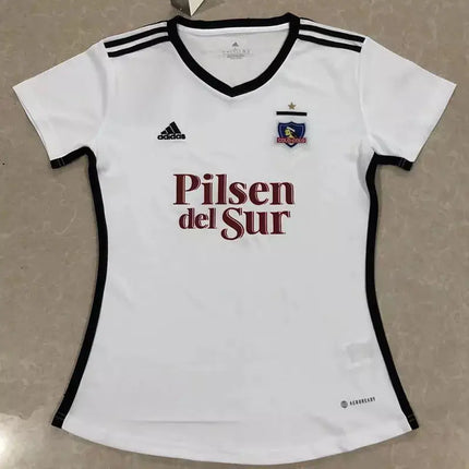 Maglia bianca donna colo-colo home 2022/23 adidas con rifiniture nere e logo sponsor pilsen del sur marrone