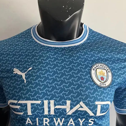 Maglia manchester city home special edition 2022 23 blu con motivo geometrico puma bianco e sponsorizzazione etihad airways