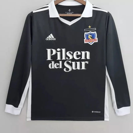 Maglia maniche lunghe colo-colo trasferta 2022/23 nera con colletto bianco e logo colore colo-colo con scritta pilsen del sur