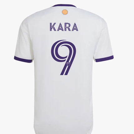 Retro maglia mls orlando city trasferta 2022/23 bianca con rifiniture viola nome kara numero 9 e logo sole sopra