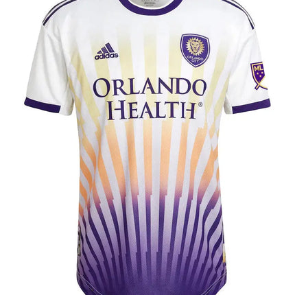 Maglia mls orlando city trasferta 2022 23 in bianco e viola con design sunburst sfumato e logo adidas sul petto