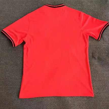 Maglia ps 2022 23 allenamento rossa con maniche corte e rifiniture nere su collo e bordi manica
