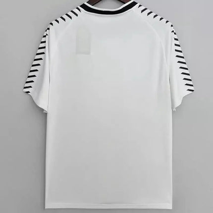 Maglia retro colo-colo home 1991 92 bianca con righe diagonali nere sulle maniche e colletto nero in tessuto tecnico