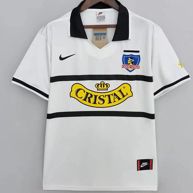 Maglia retro colo-colo home 1996 97 bianca nike da calcio con colletto e rifiniture nere e logo sponsor giallo cristal