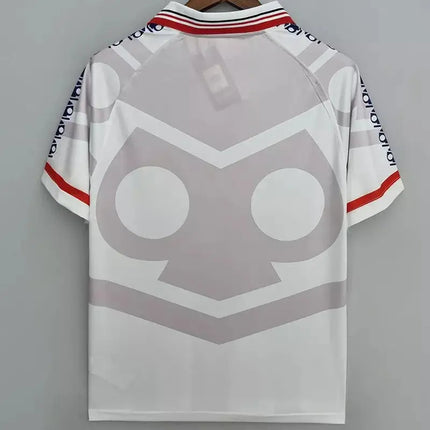 Maglia retro universidad de chile trasferta 1996 97 bianca maniche corte con teschio grigio e rifiniture rosse e nere