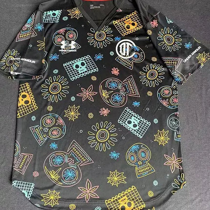 Maglia toluca 2022/23 Under Armour nera con motivo giorno dei morti colorato e vivace con teschi e fiori neon