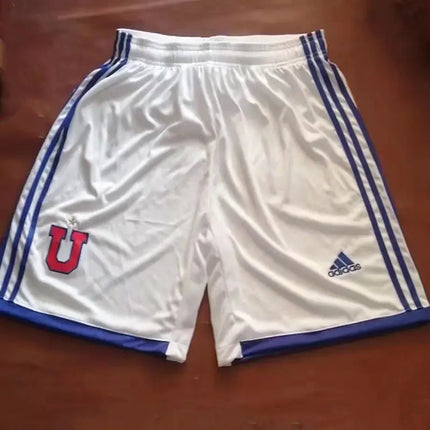Pantaloncino universidad de chile trasferta 2022 23 adidas bianco con strisce laterali blu e logo u rosso sul davanti