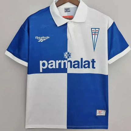 Polo shirt reebok blu e bianco con design a scacchiera e logo parmalat sulla maglia terza retro universidad catolica 1998 99